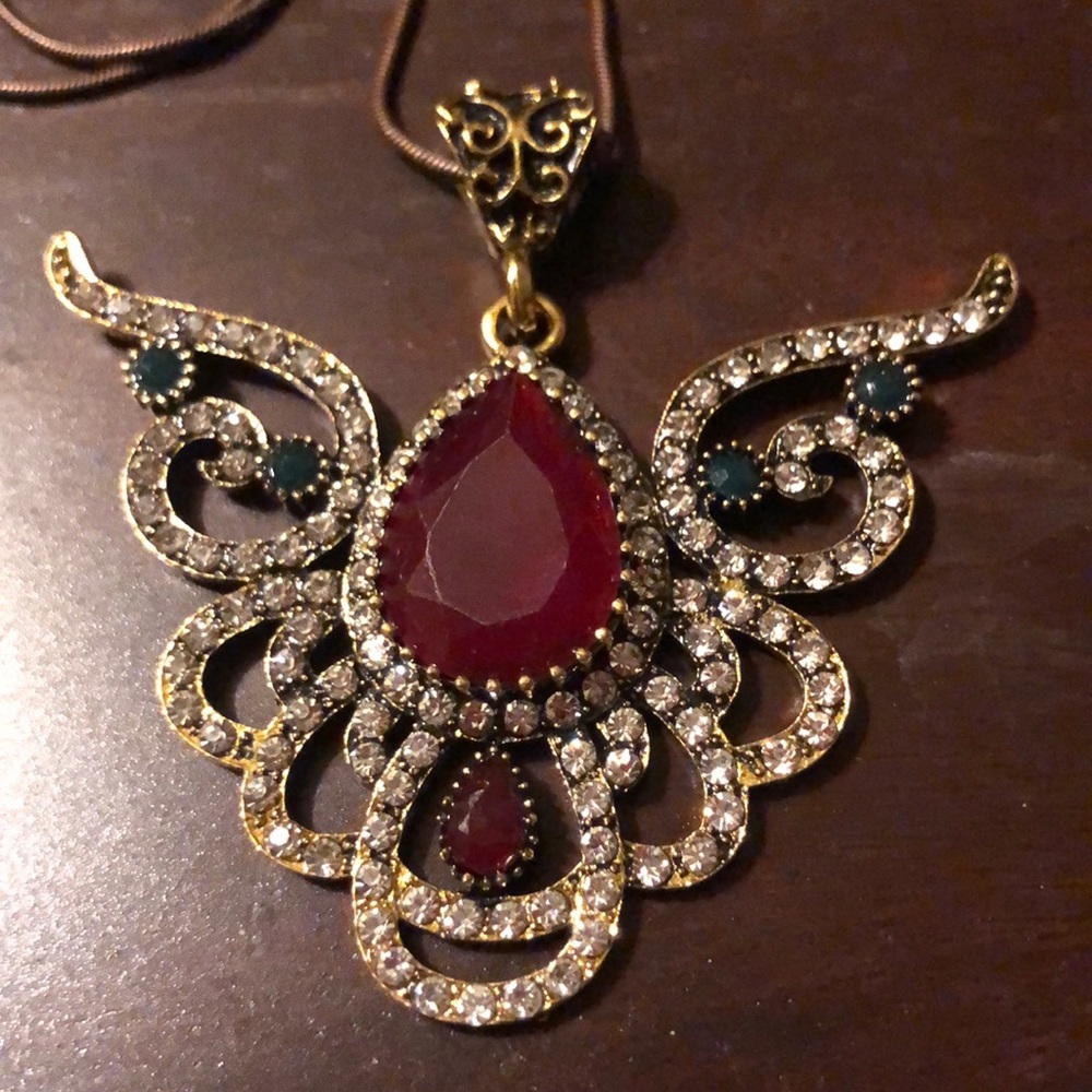 Antique inspired necklace and earring set - Picture 2 of 3